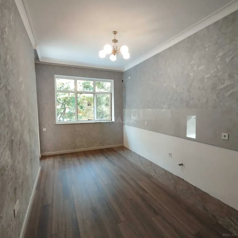 Satılır 4 otaqlı mənzil 178 m²