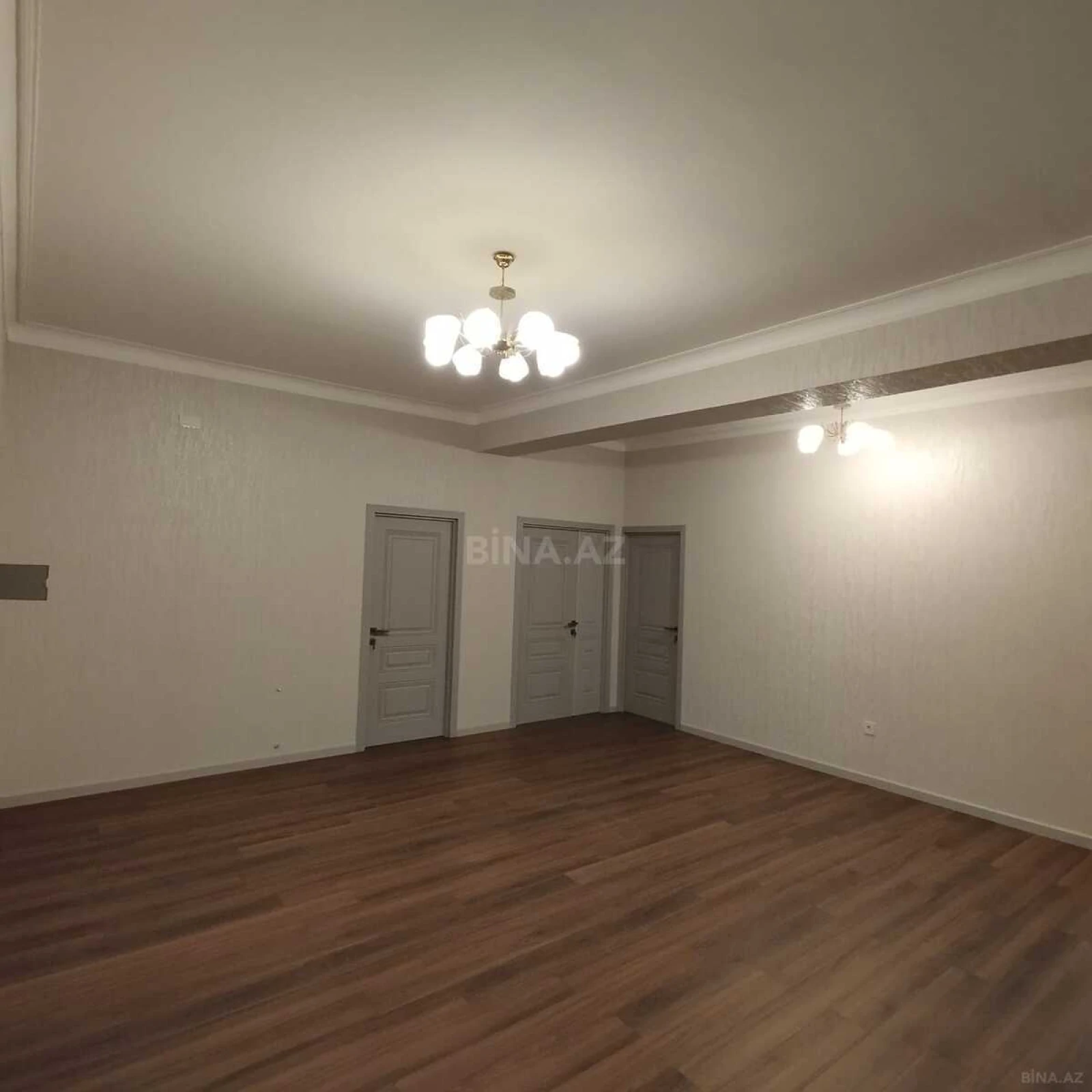 Satılır 4 otaqlı mənzil 178 m²