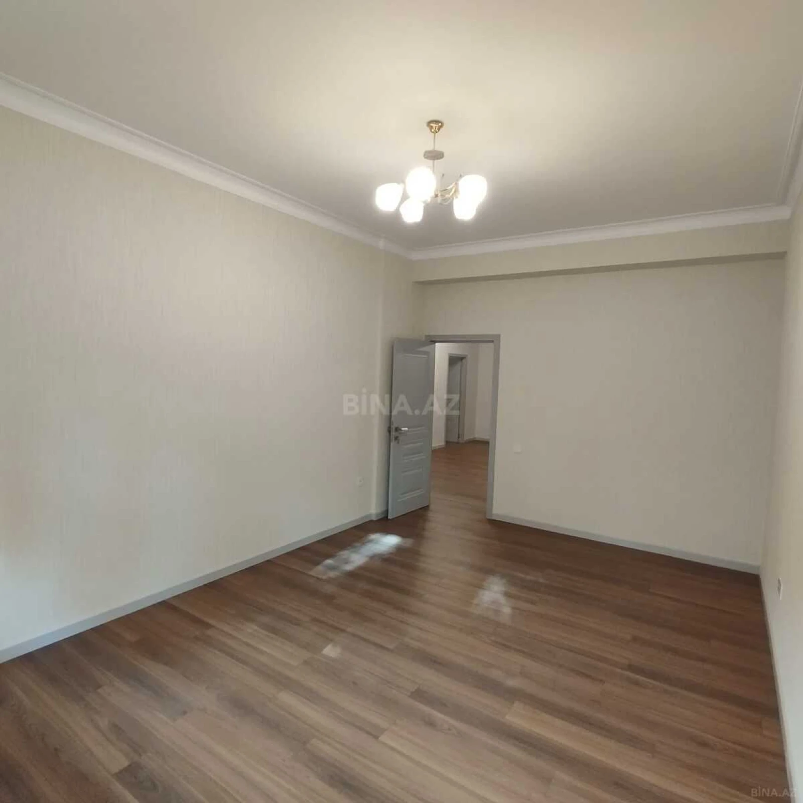Satılır 4 otaqlı mənzil 178 m²