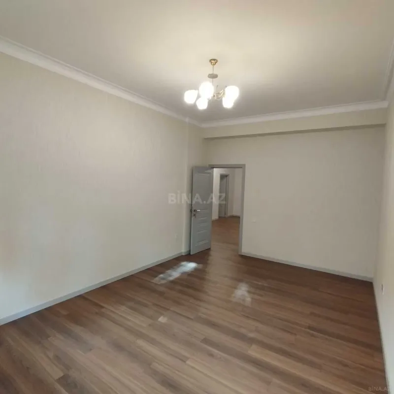 Satılır 4 otaqlı mənzil 178 m²