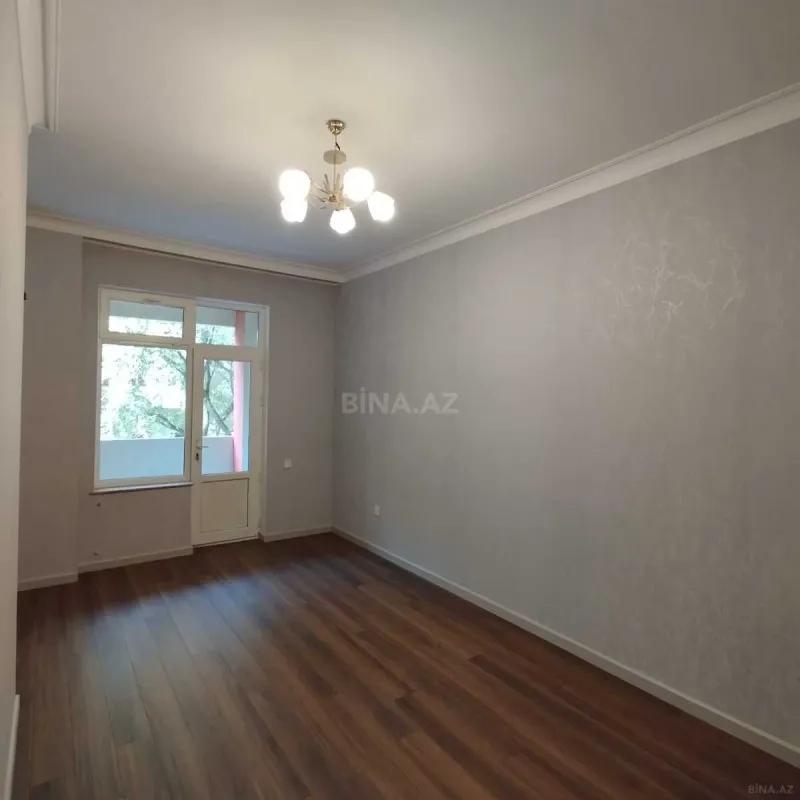 Satılır 4 otaqlı mənzil 178 m²