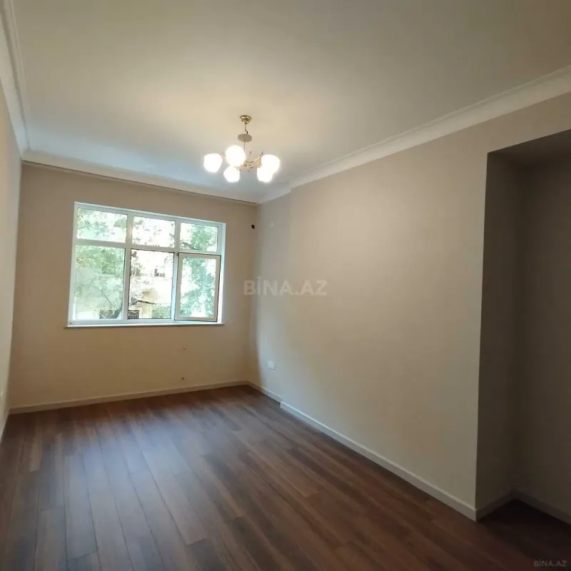 Satılır 4 otaqlı mənzil 178 m²