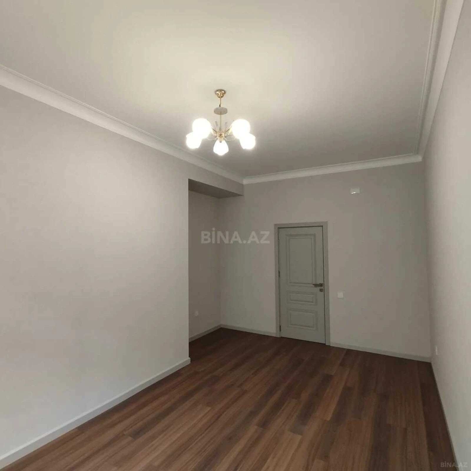 Satılır 4 otaqlı mənzil 178 m²