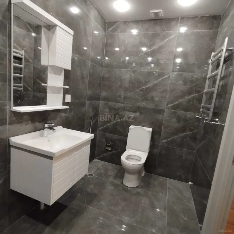 Satılır 4 otaqlı mənzil 178 m²