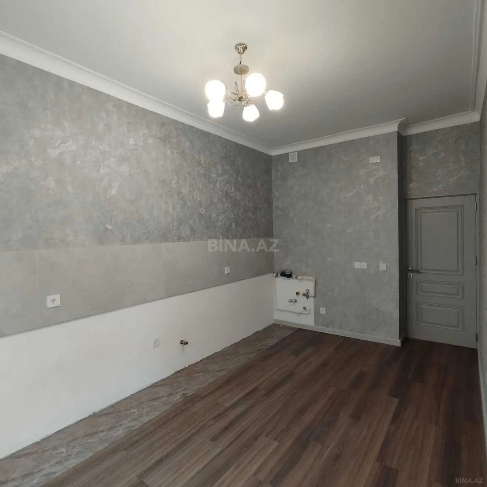 Satılır 4 otaqlı mənzil 178 m²
