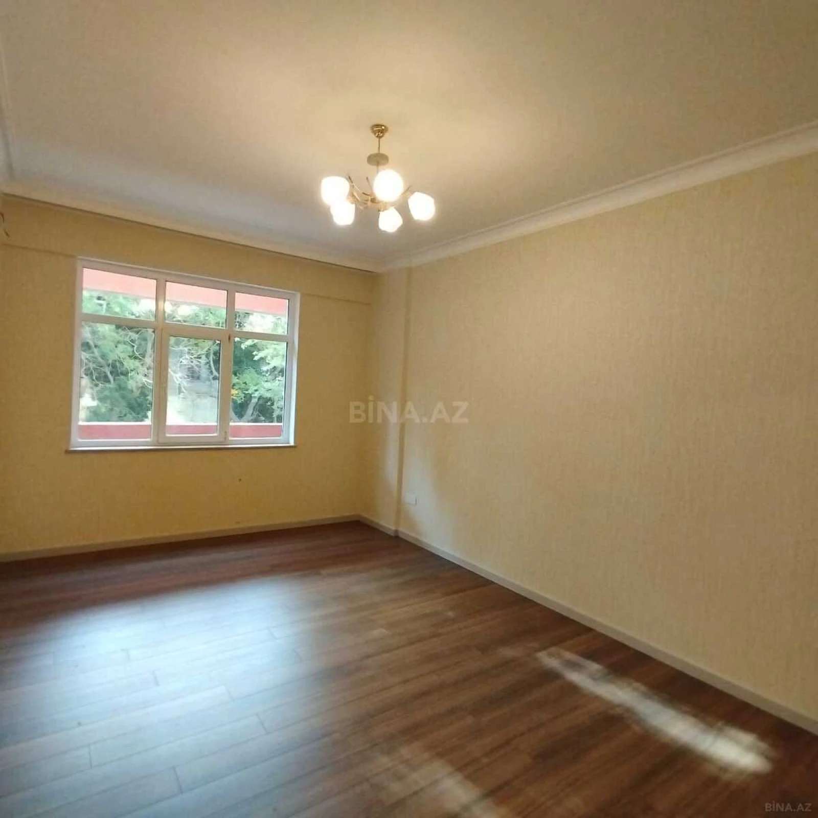 Satılır 4 otaqlı mənzil 178 m²