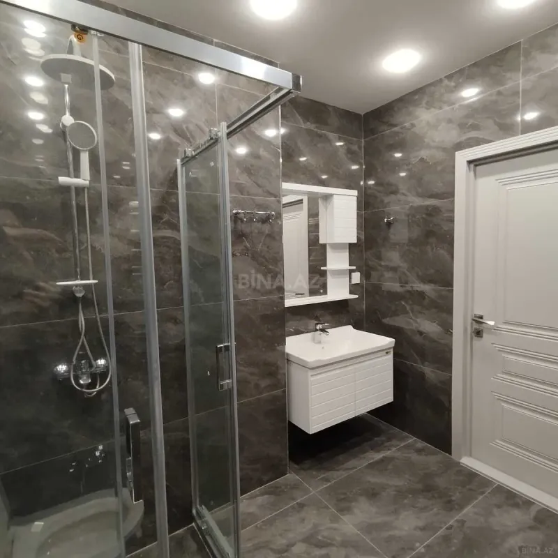 Satılır 4 otaqlı mənzil 178 m²