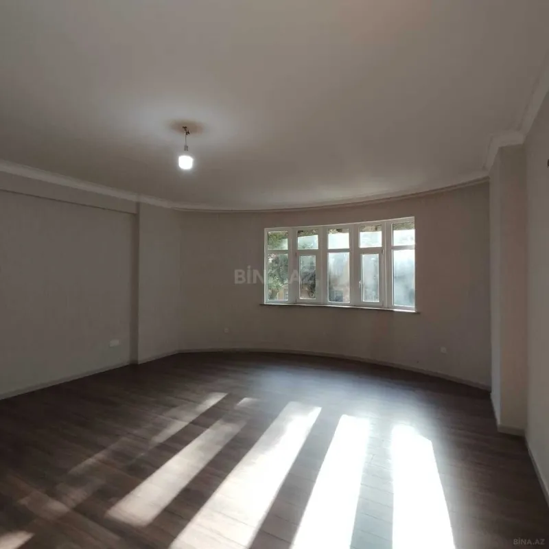 Satılır 4 otaqlı mənzil 178 m²