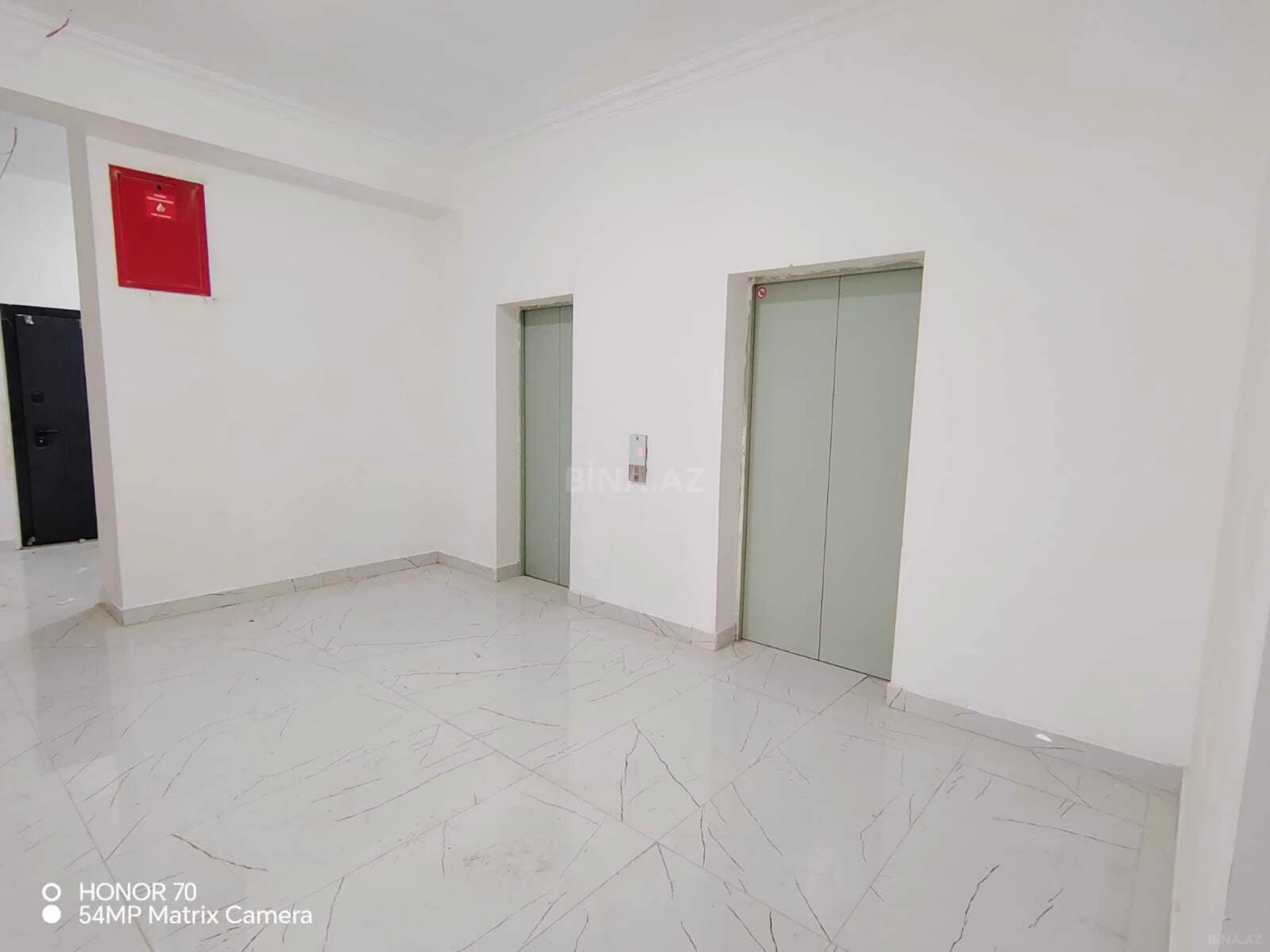 Satılır 4 otaqlı mənzil 135 m²