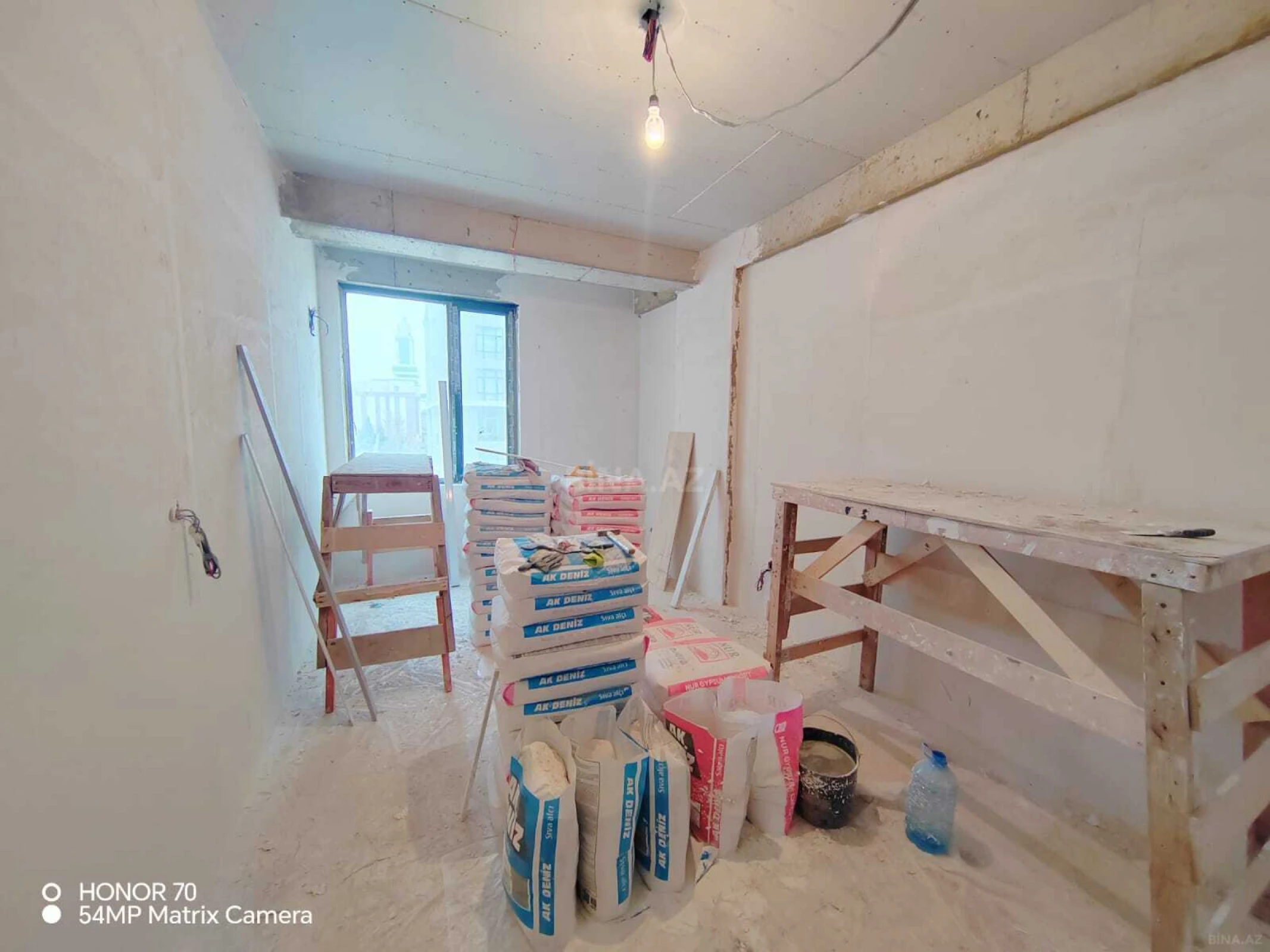 Satılır 4 otaqlı mənzil 135 m²