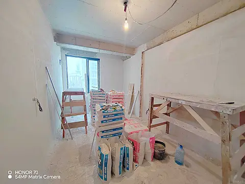 Satılır 4 otaqlı mənzil 135 m²