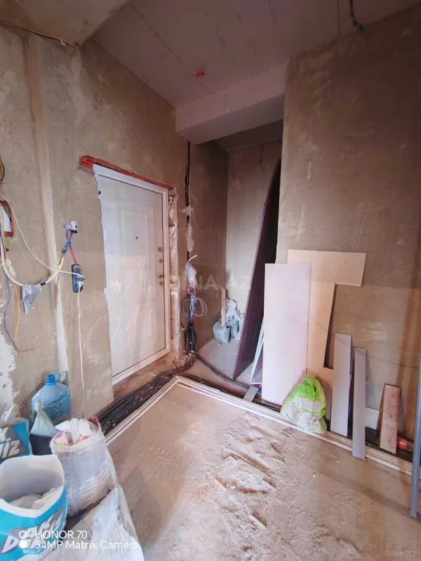 Satılır 4 otaqlı mənzil 135 m²