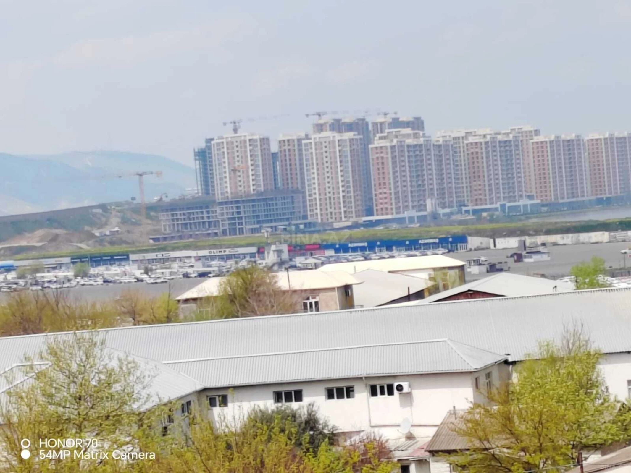 Satılır 4 otaqlı mənzil 135 m²