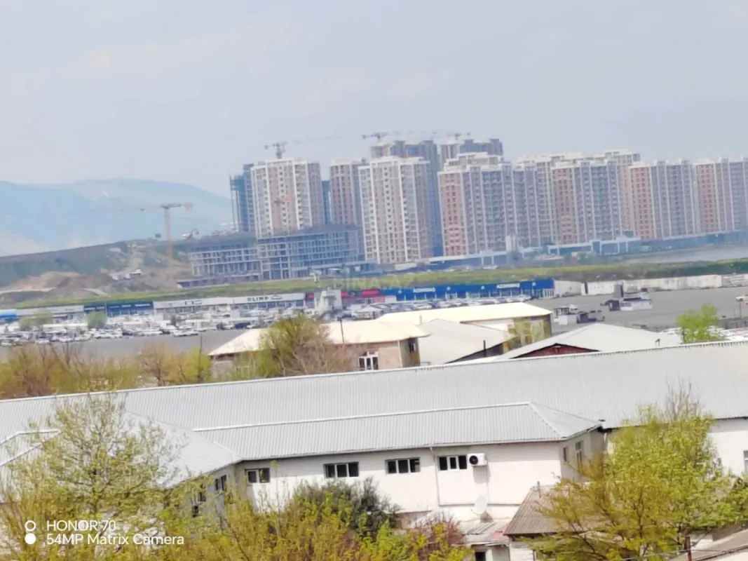 Satılır 4 otaqlı mənzil 135 m²