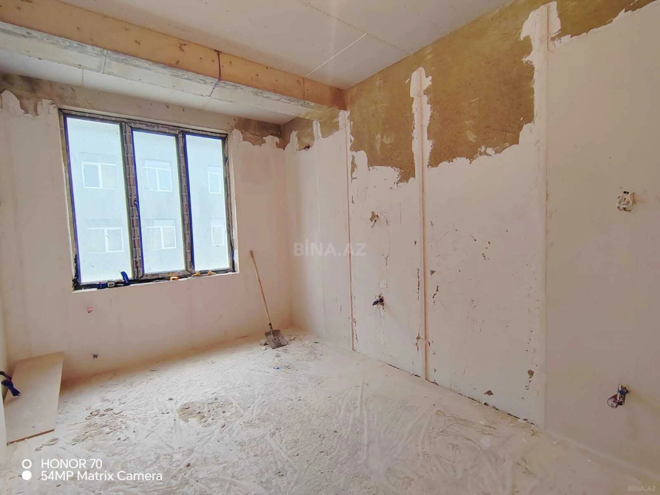 Satılır 4 otaqlı mənzil 135 m²