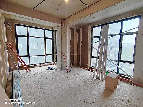 Satılır 4 otaqlı mənzil 135 m²