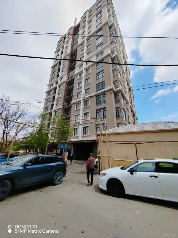 Satılır 4 otaqlı mənzil 135 m²