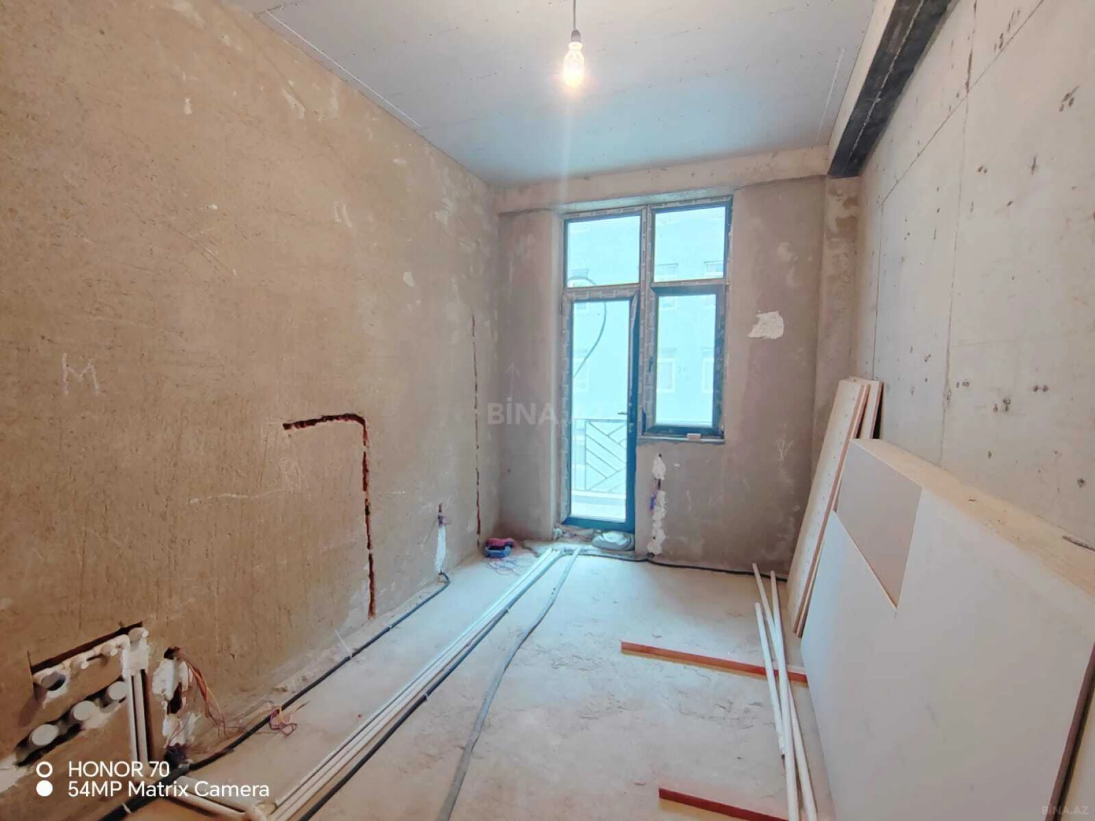 Satılır 4 otaqlı mənzil 135 m²
