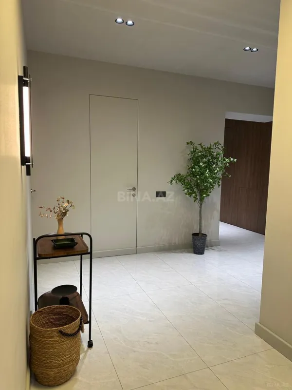 Satılır 3 otaqlı mənzil 150 m²