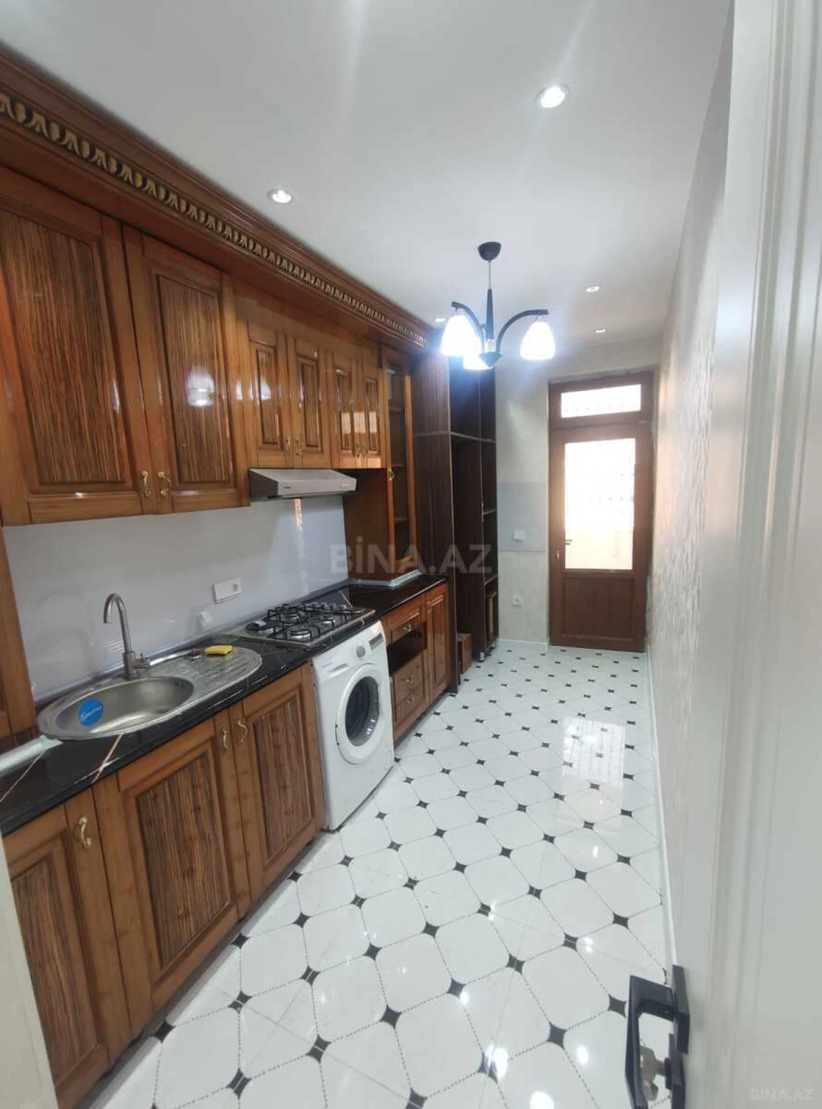 Kirayə verilir 2 otaqlı mənzil 70 m²