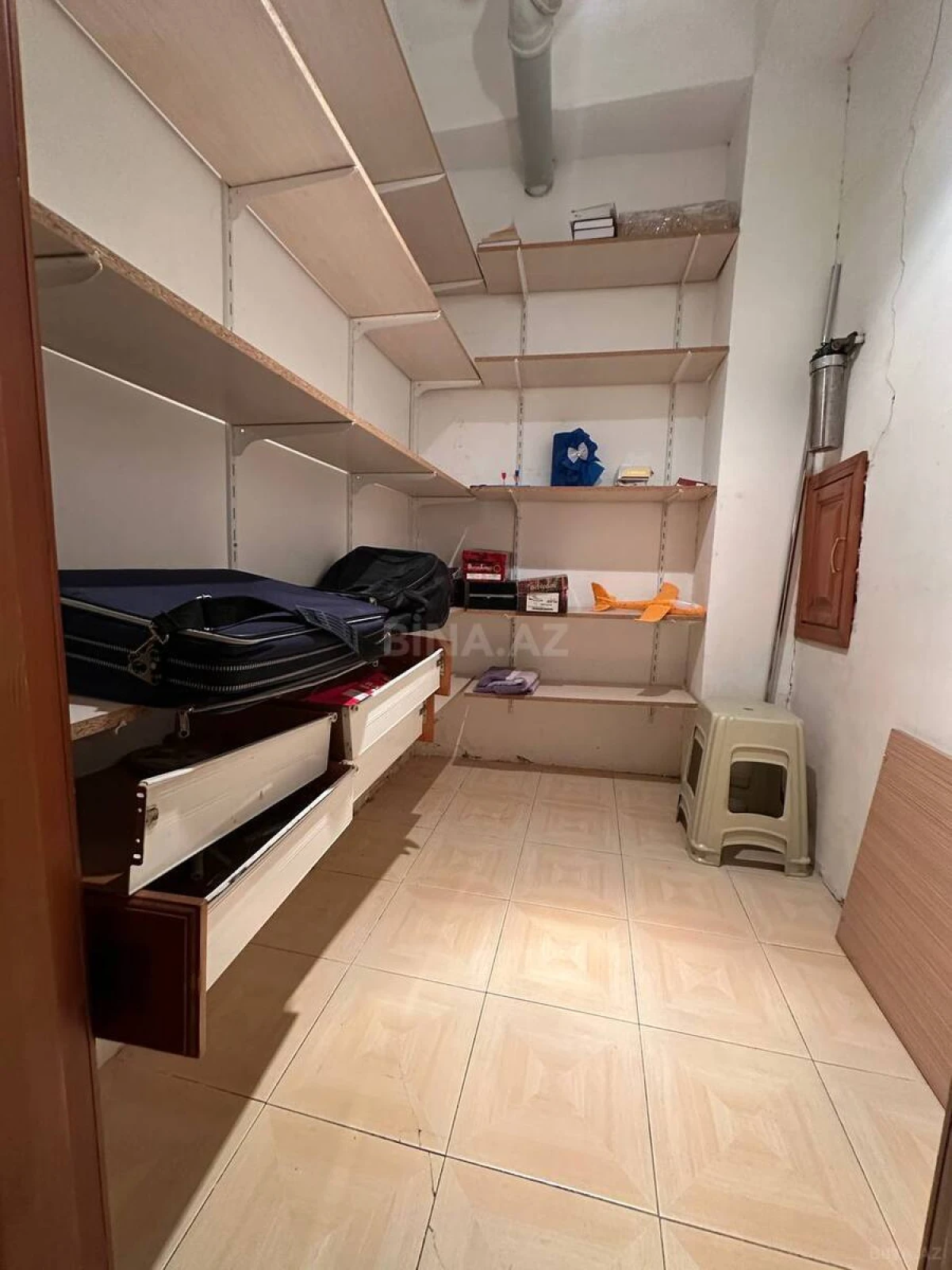 Satılır 4 otaqlı mənzil 240 m²