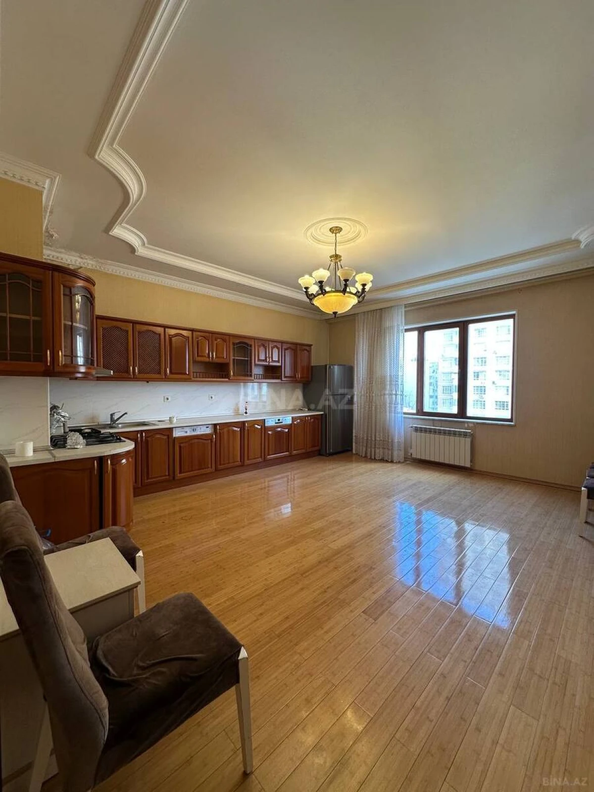 Satılır 4 otaqlı mənzil 240 m²