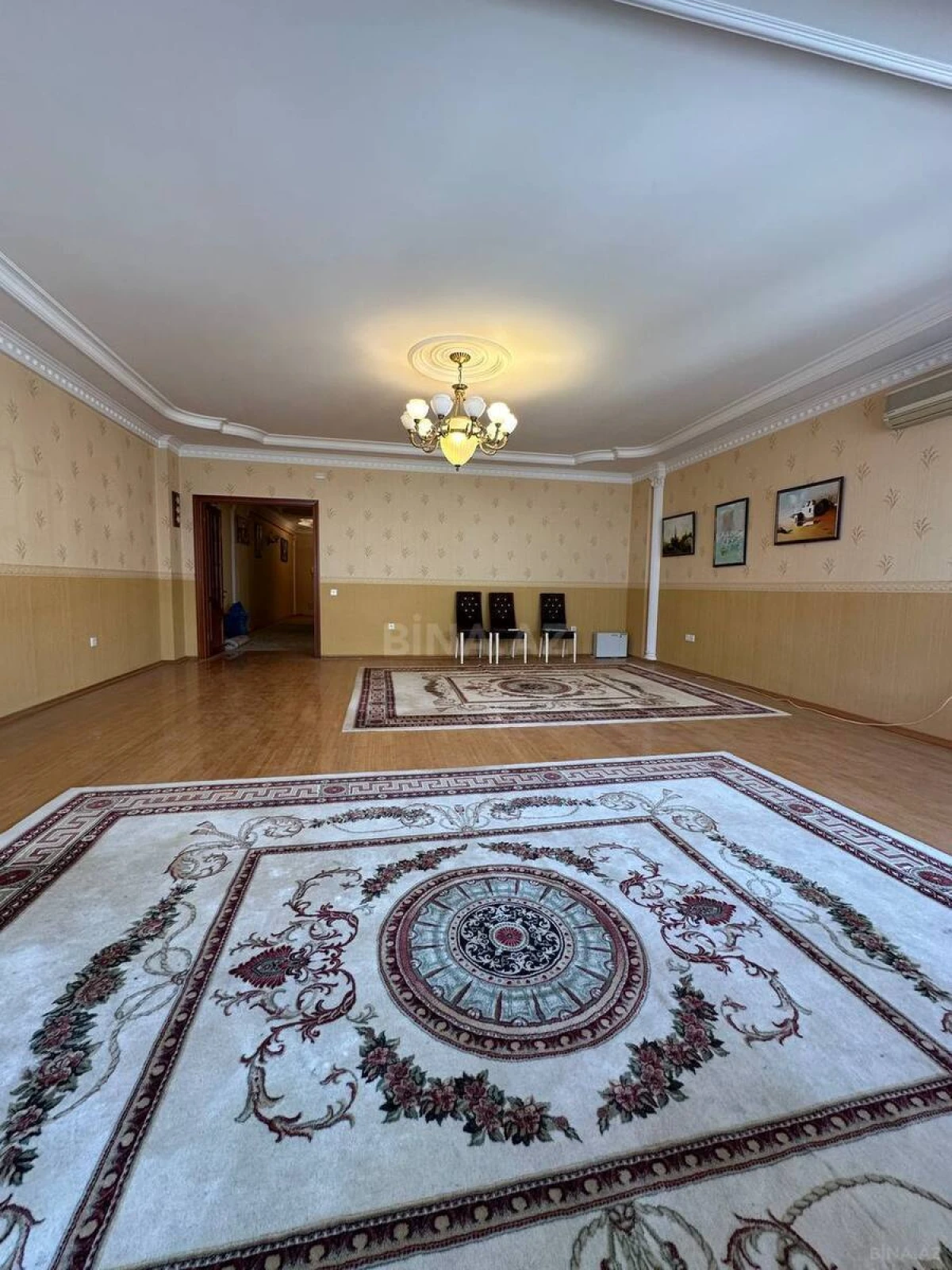 Satılır 4 otaqlı mənzil 240 m²