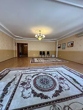 Satılır 4 otaqlı mənzil 240 m²