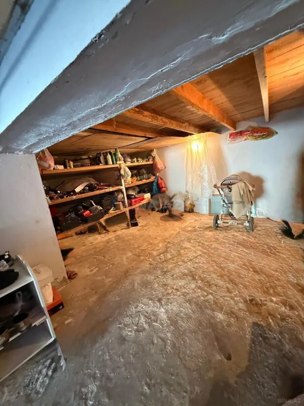 Satılır 5 otaqlı həyət evi 180 m²