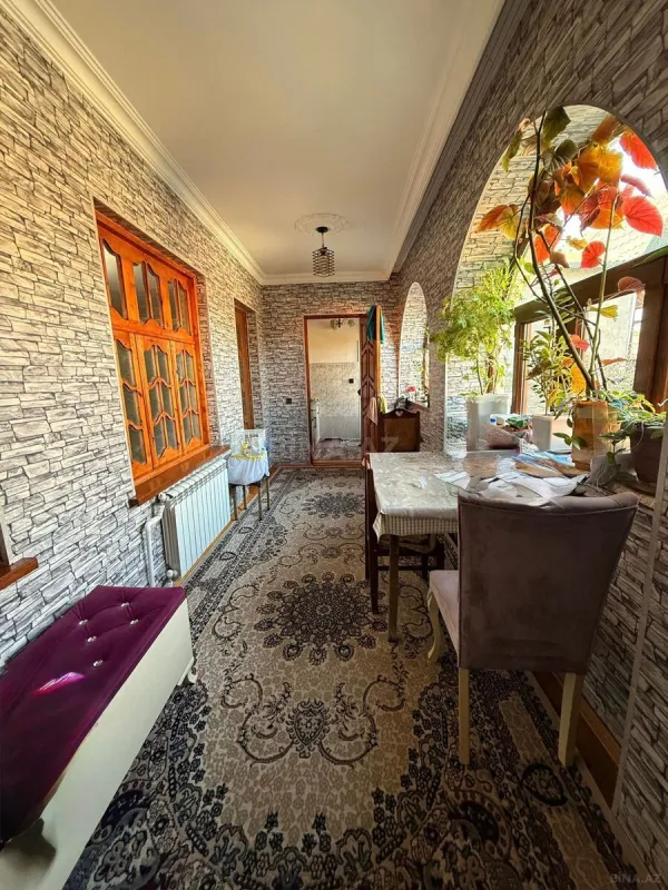 Satılır 5 otaqlı həyət evi 180 m²