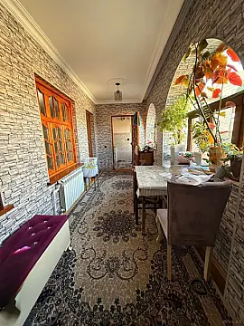 Satılır 5 otaqlı həyət evi 180 m²