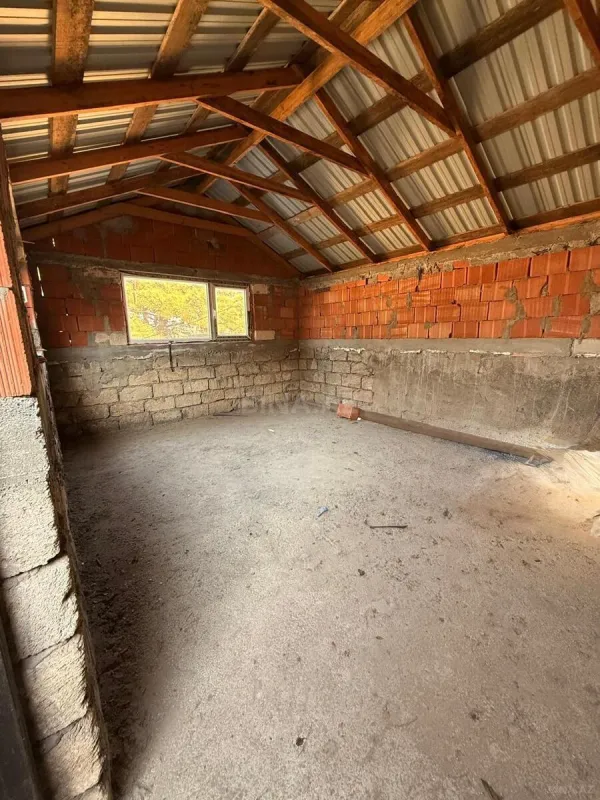 Satılır 5 otaqlı həyət evi 180 m²