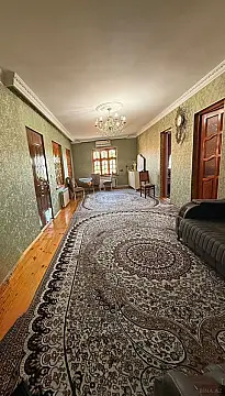 Satılır 5 otaqlı həyət evi 180 m²