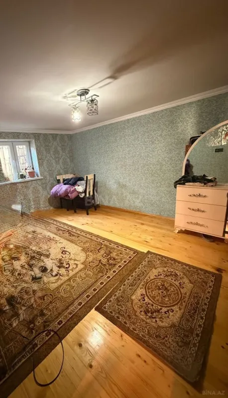 Satılır 5 otaqlı həyət evi 180 m²