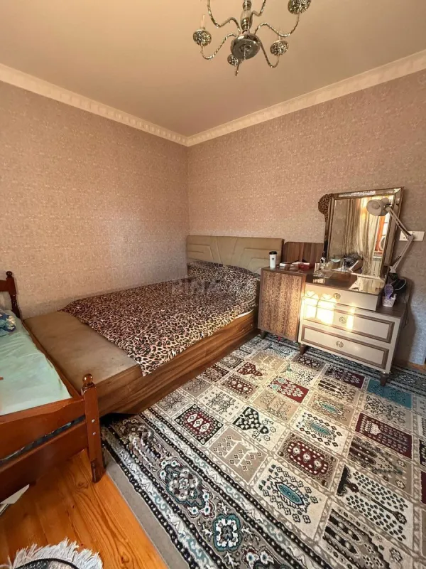 Satılır 5 otaqlı həyət evi 180 m²