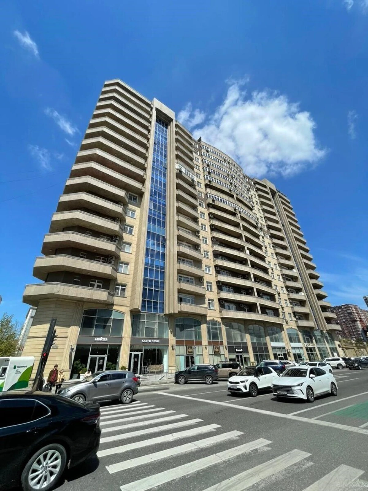 Kirayə verilir 20 otaqlı ofis 1600 m²