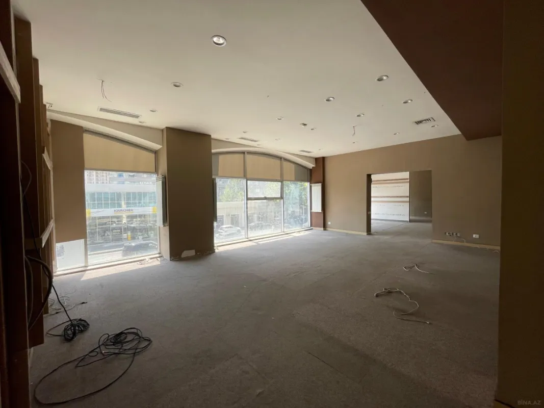 Kirayə verilir 20 otaqlı ofis 1600 m²