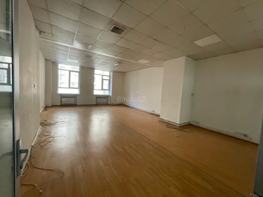 Kirayə verilir 20 otaqlı ofis 1600 m²