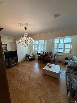 Kirayə verilir 2 otaqlı mənzil 80 m²