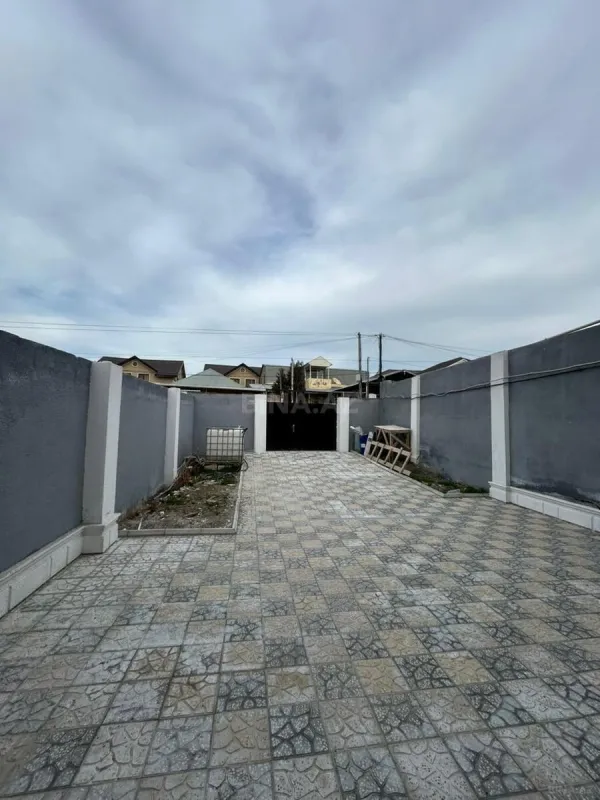 Satılır 4 otaqlı həyət evi 140 m²