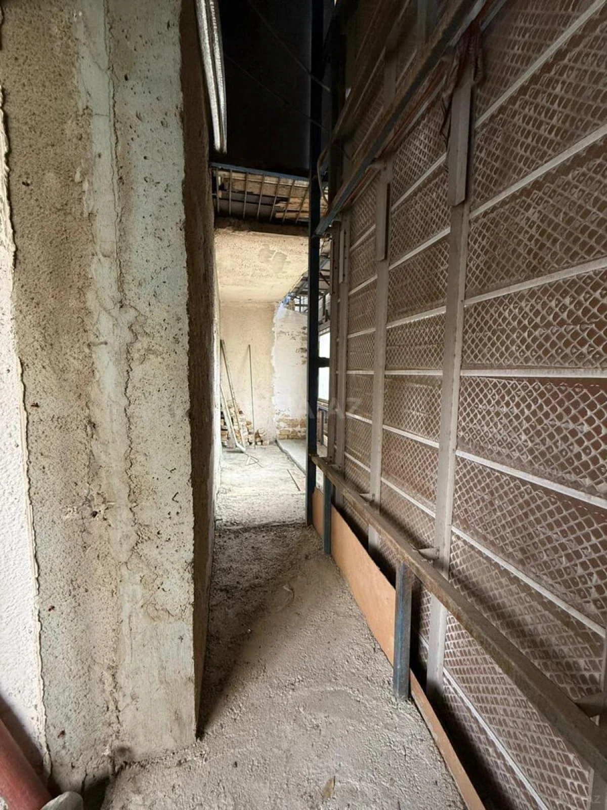 Satılır 4 otaqlı mənzil 82 m²