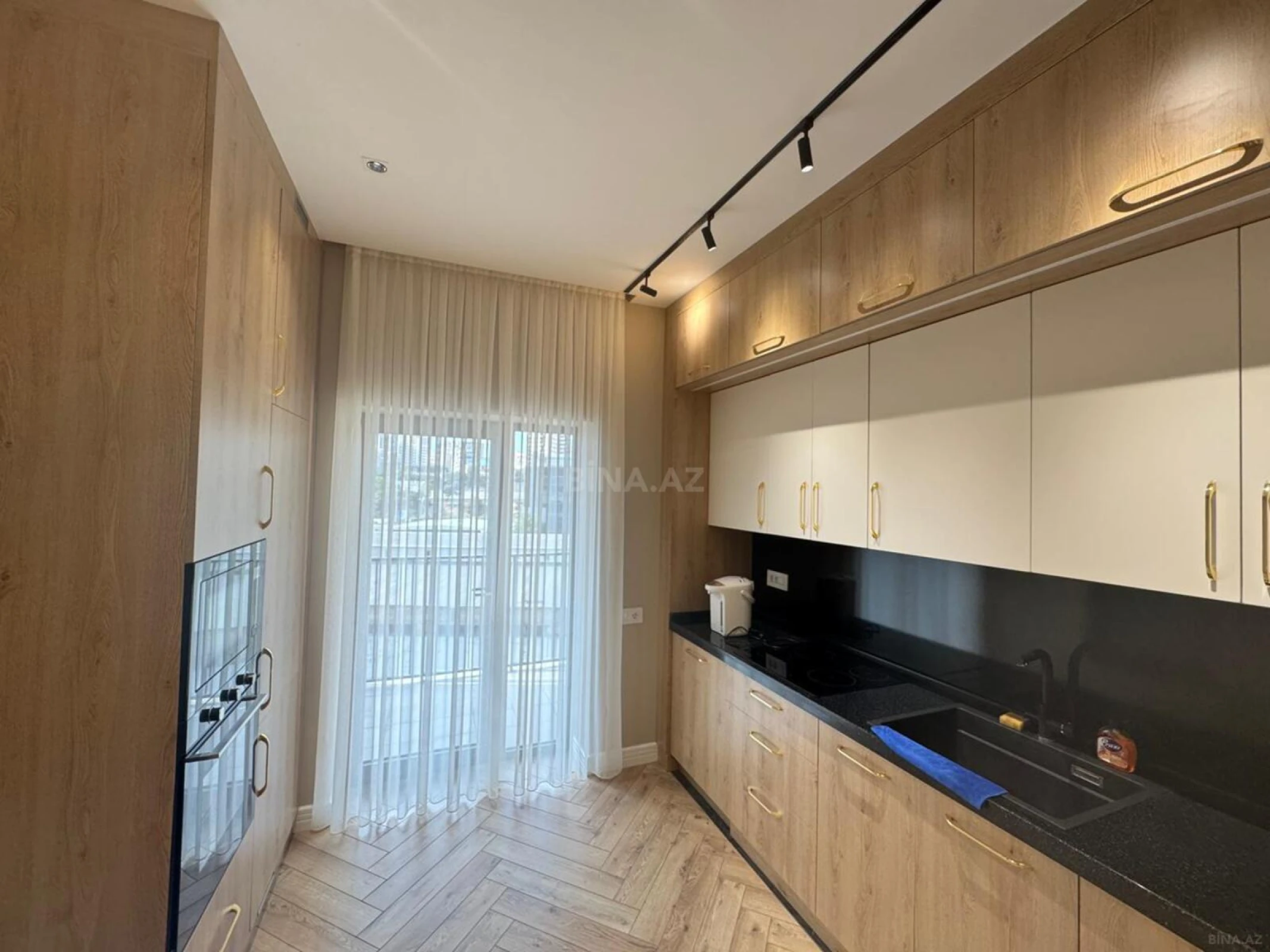 Kirayə verilir 2 otaqlı mənzil 77 m²