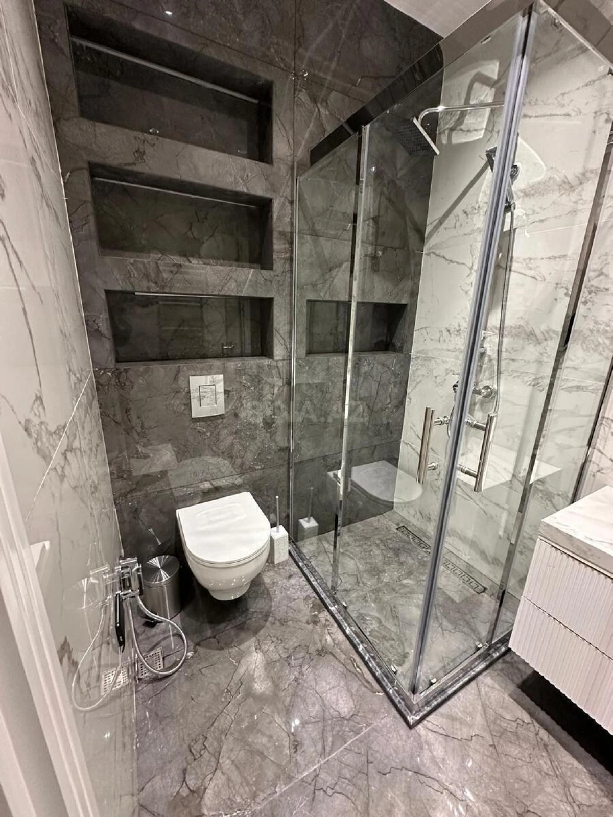 Kirayə verilir 2 otaqlı mənzil 77 m²