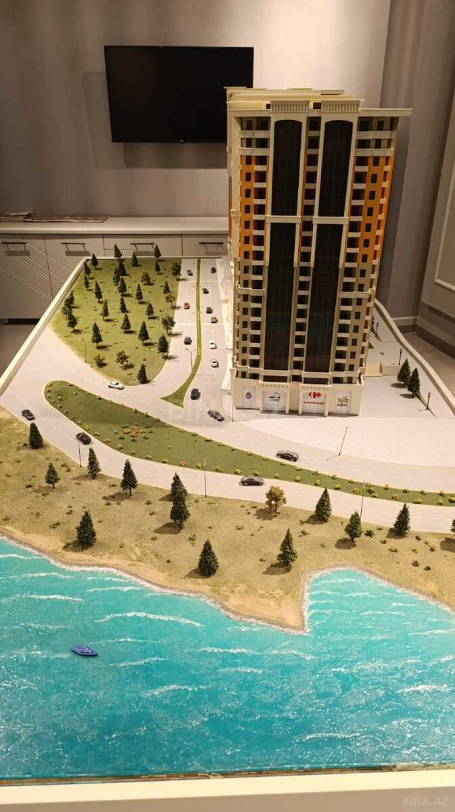 Satılır 4 otaqlı mənzil 185 m²