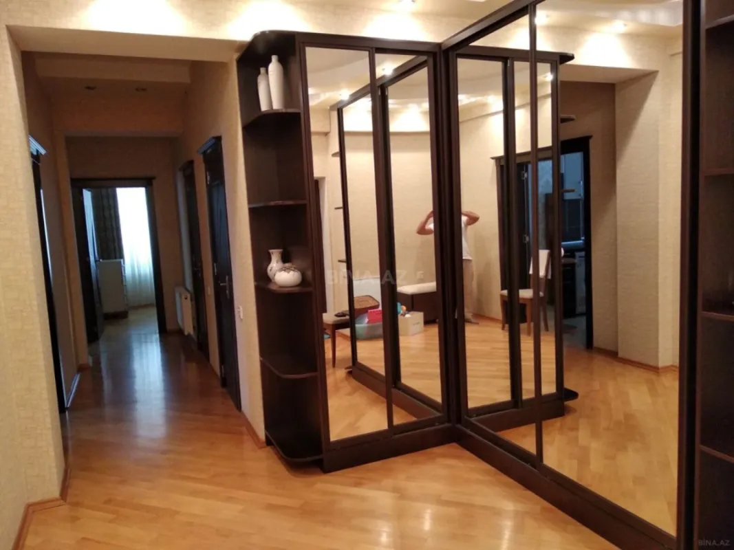 Kirayə verilir 3 otaqlı mənzil 120 m²