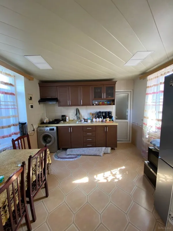 Satılır 10 otaqlı həyət evi 390 m²