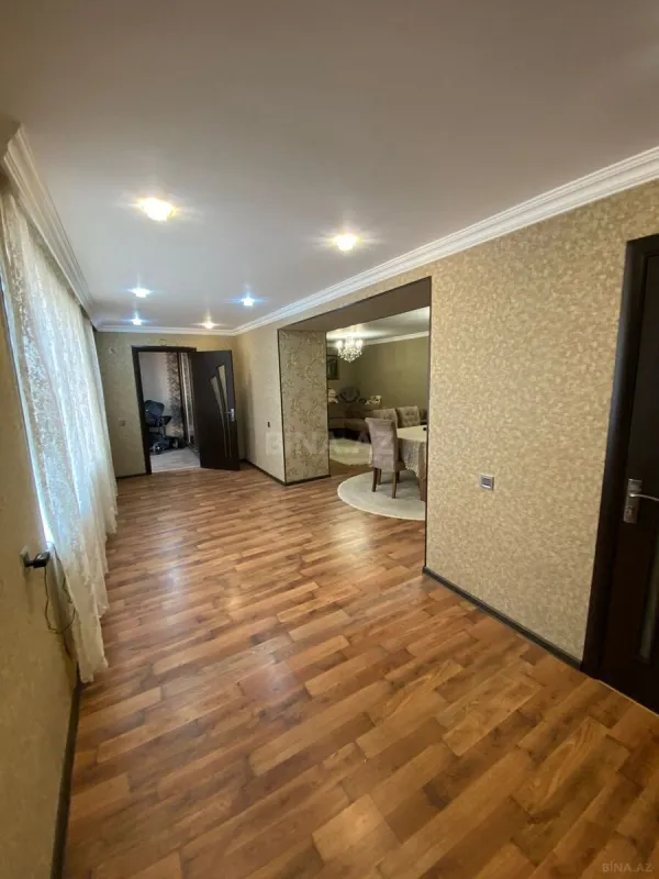 Satılır 10 otaqlı həyət evi 390 m²