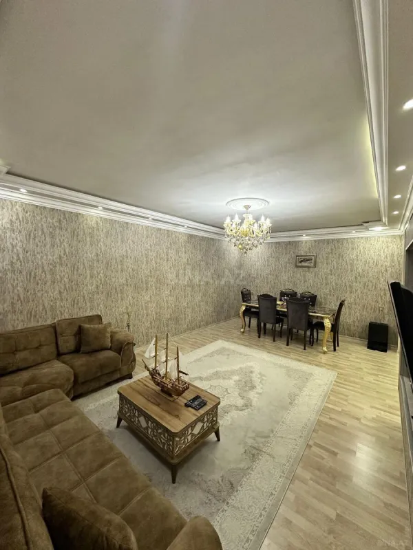 Satılır 10 otaqlı həyət evi 390 m²
