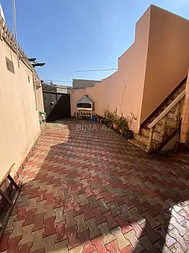Satılır 10 otaqlı həyət evi 390 m²
