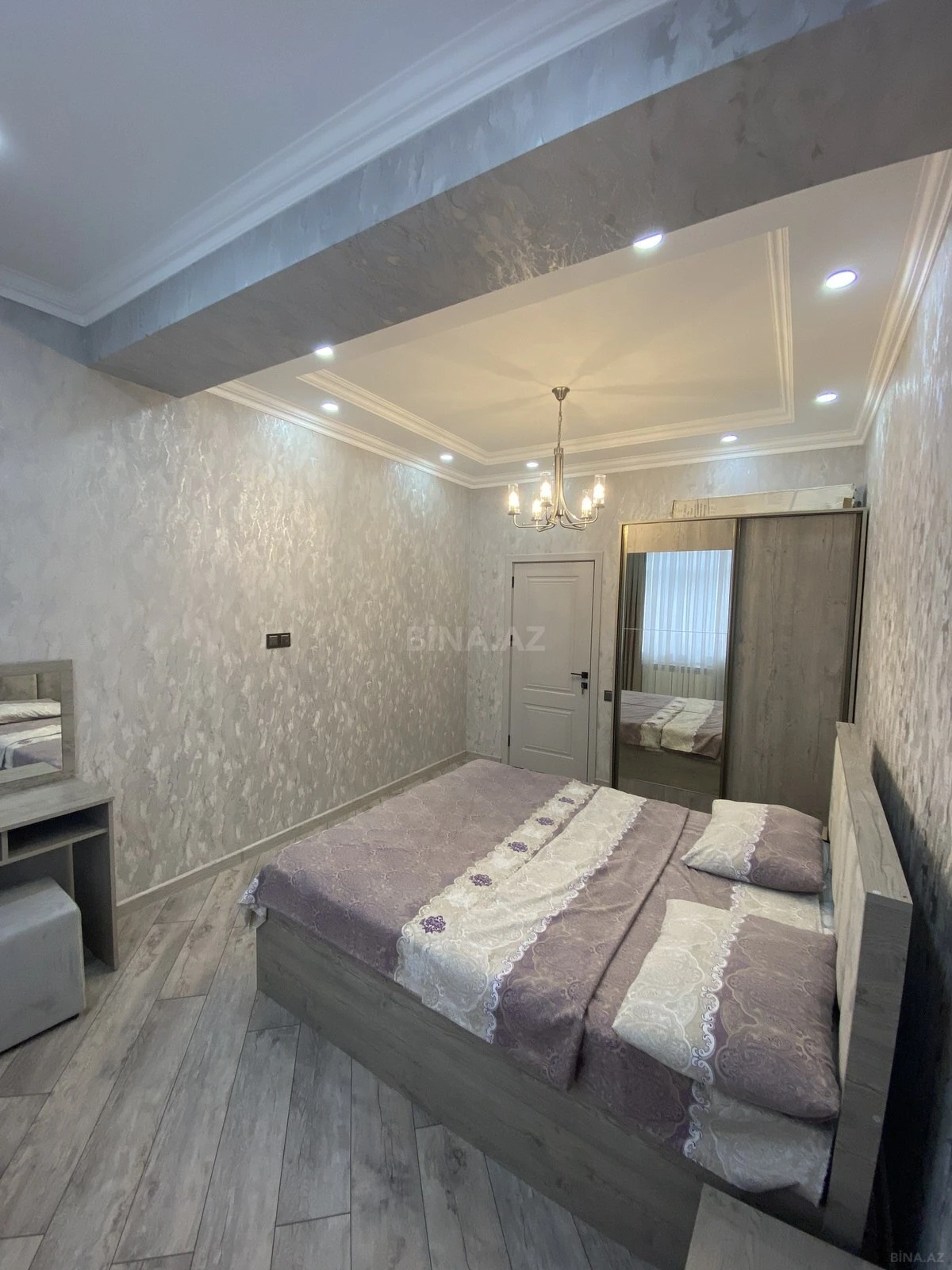 Satılır 2 otaqlı mənzil 83 m²
